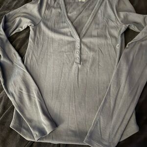 Women's Long Sleeve V-Neck Top - G